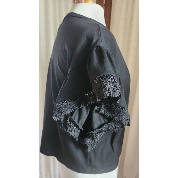 T5 Main Strip blouse w fluttery lacy sleeves - Picture 11 of 12